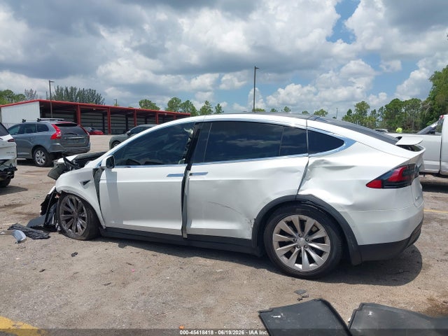 Tesla Model X 100d/75d/90d 2017 5YJXCDE22HF065727 Image 13