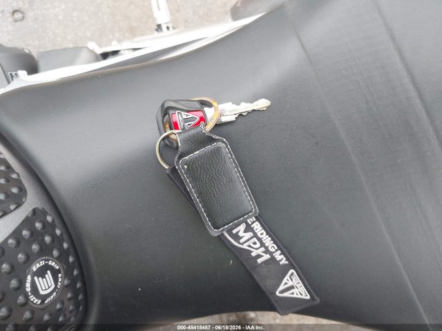 45418487 :رقم المزاد ، SMTA544D4NTAY3453 vin ، 2022 Triumph Motorcycle Street Triple R (lrh) مزاد بيع