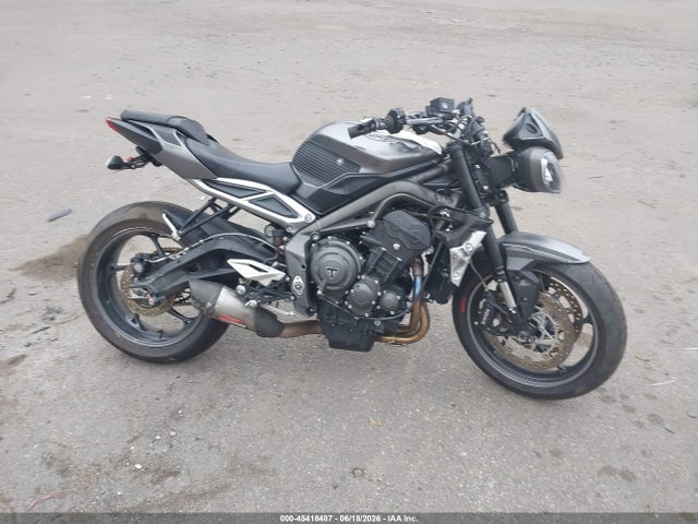 2022 Triumph Motorcycle Street Triple R (lrh) მანქანა იყიდება აუქციონზე, vin: SMTA544D4NTAY3453, აუქციონის ნომერი: 45418487