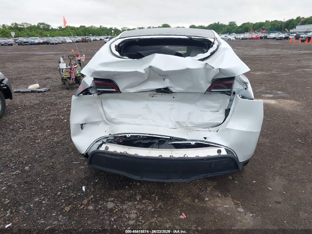 Продаж на аукціоні авто 2024 Tesla Model Y Long Range Dual Motor All-wheel Drive, vin: 7SAYGDEE2RF186989, номер лоту: 45418574