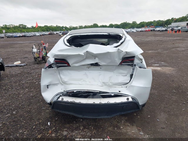 Продаж на аукціоні авто 2024 Tesla Model Y Long Range Dual Motor All-wheel Drive, vin: 7SAYGDEE2RF186989, номер лоту: 45418574