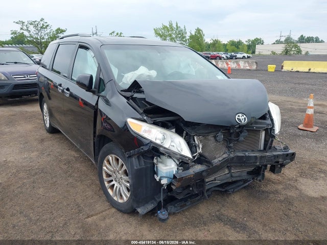 45419134 :رقم المزاد ، 5TDYZ3DC4HS839480 vin ، 2017 Toyota Sienna Xle 8 Passenger مزاد بيع