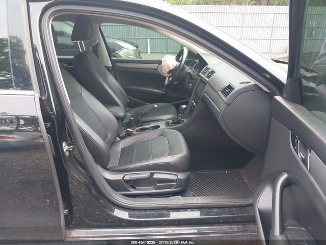 2014 Volkswagen Passat 1.8t Se მანქანა იყიდება აუქციონზე, vin: 1VWBT7A3XEC106296, აუქციონის ნომერი: 45419226