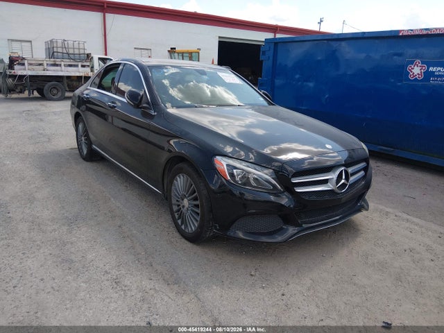 2015 Mercedes-benz C 300 4matic მანქანა იყიდება აუქციონზე, vin: 55SWF4KB6FU018588, აუქციონის ნომერი: 45419244