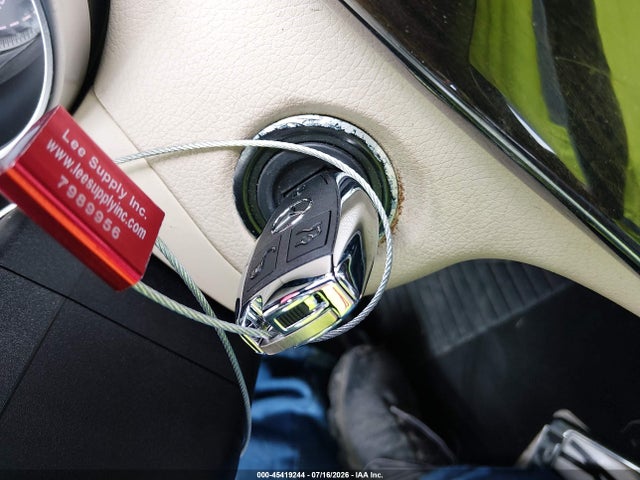 2015 Mercedes-benz C 300 4matic მანქანა იყიდება აუქციონზე, vin: 55SWF4KB6FU018588, აუქციონის ნომერი: 45419244