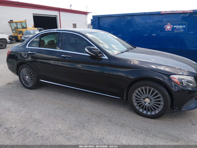 2015 Mercedes-benz C 300 4matic მანქანა იყიდება აუქციონზე, vin: 55SWF4KB6FU018588, აუქციონის ნომერი: 45419244