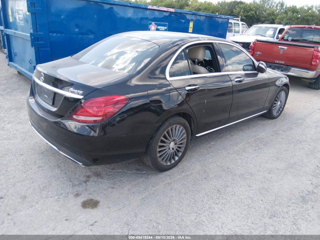 2015 Mercedes-benz C 300 4matic მანქანა იყიდება აუქციონზე, vin: 55SWF4KB6FU018588, აუქციონის ნომერი: 45419244