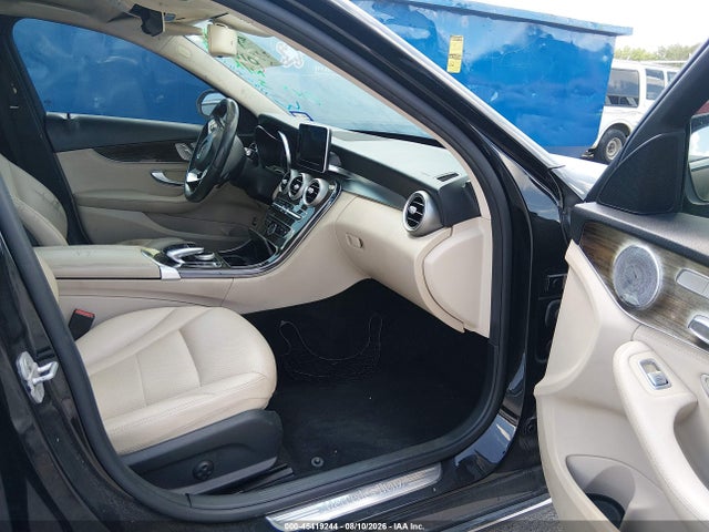 2015 Mercedes-benz C 300 4matic მანქანა იყიდება აუქციონზე, vin: 55SWF4KB6FU018588, აუქციონის ნომერი: 45419244