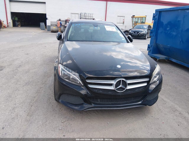 2015 Mercedes-benz C 300 4matic მანქანა იყიდება აუქციონზე, vin: 55SWF4KB6FU018588, აუქციონის ნომერი: 45419244
