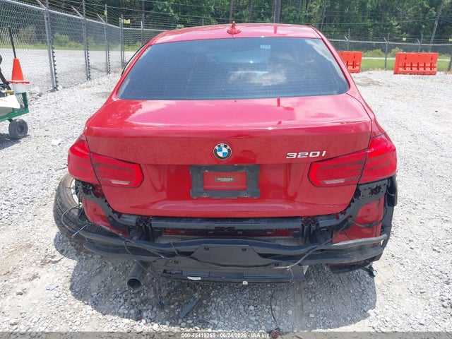 BMW 320i 2018 WBA8A9C59JK623082 Image 17