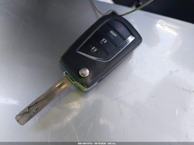 JTDEPRAE5LJ040458 Toyota COROLLA LE