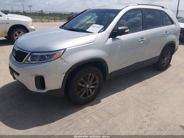 KIA SORENTO LX 2014 5XYKT3A69EG523300 Image 2