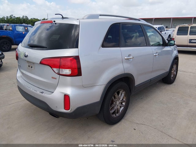 KIA SORENTO LX 2014 5XYKT3A69EG523300 Image 4