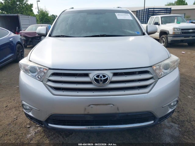 2013 Toyota Highlander Se V6 მანქანა იყიდება აუქციონზე, vin: 5TDBK3EH6DS256830, აუქციონის ნომერი: 45419929