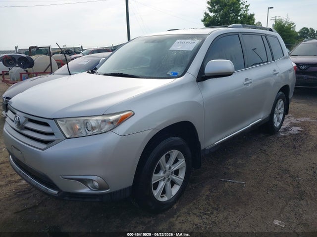 Продажа на аукционе авто 2013 Toyota Highlander Se V6, vin: 5TDBK3EH6DS256830, номер лота: 45419929