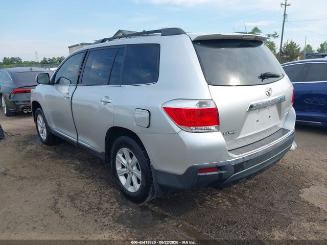 2013 Toyota Highlander Se V6 მანქანა იყიდება აუქციონზე, vin: 5TDBK3EH6DS256830, აუქციონის ნომერი: 45419929