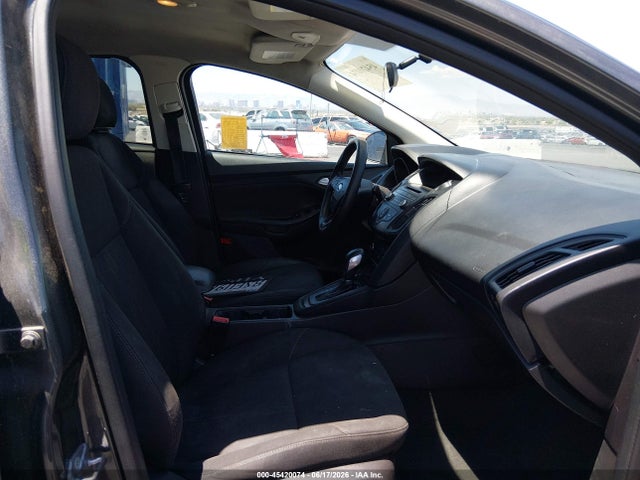 Ford FOCUS SE 2017 1FADP3K22HL231799 Image 5