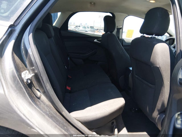 Ford FOCUS SE 2017 1FADP3K22HL231799 Image 8