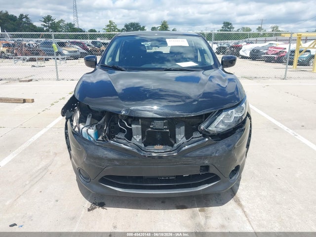 JN1BJ1CR4JW600950 Nissan Rogue Sport S