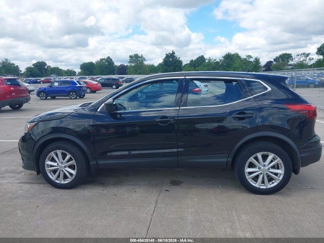 JN1BJ1CR4JW600950 Nissan Rogue Sport S