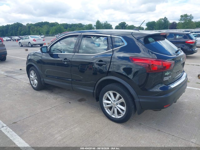 JN1BJ1CR4JW600950 Nissan Rogue Sport S