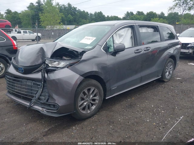 Toyota SIENNA LE 2021 5TDKRKECXMS056544 Image 2