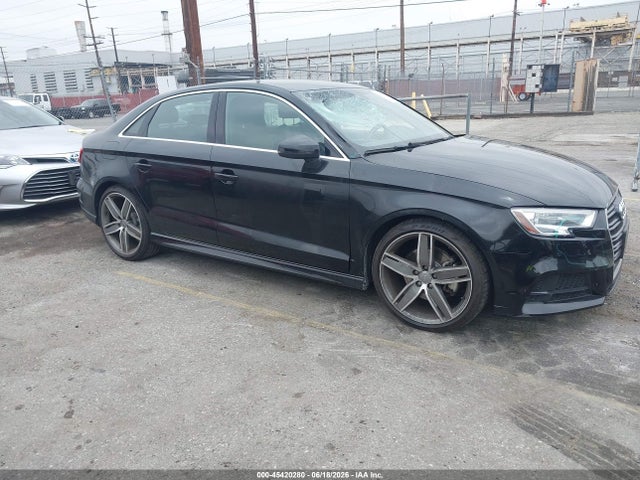 45420280 :رقم المزاد ، WAUGUGFF8J1021243 vin ، 2018 Audi A3 2.0t Premium/2.0t Tech Premium مزاد بيع