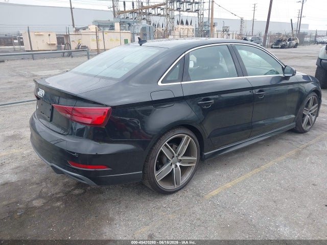 45420280 :رقم المزاد ، WAUGUGFF8J1021243 vin ، 2018 Audi A3 2.0t Premium/2.0t Tech Premium مزاد بيع