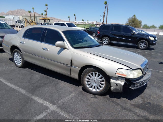 45420474 :رقم المزاد ، 1LNHM81W54Y678061 vin ، 2004 Lincoln Town Car Signature مزاد بيع