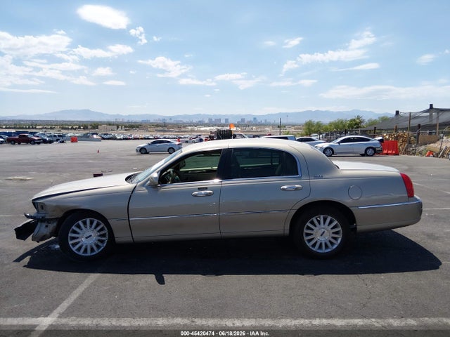 Aukcja sprzedaży 2004 Lincoln Town Car Signature, vin: 1LNHM81W54Y678061, numer aukcji: 45420474