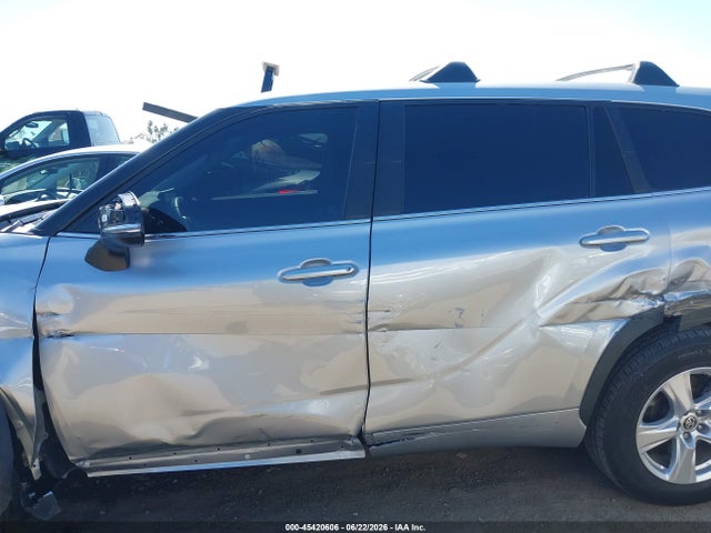 Toyota Highlander Le 2024 5TDKDRAH7RS550067 Image 14