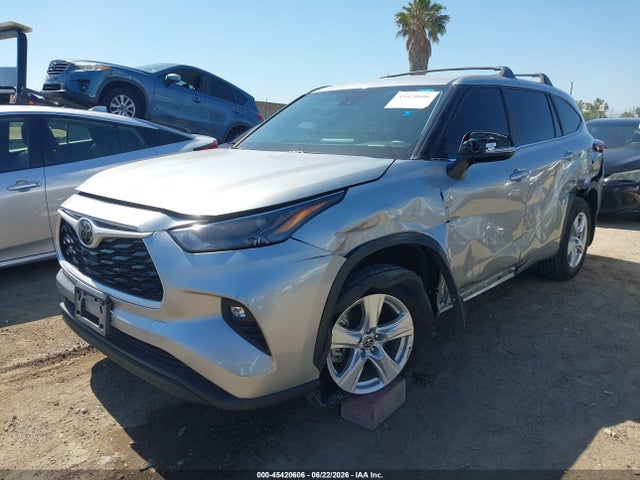 Toyota Highlander Le 2024 5TDKDRAH7RS550067 Image 2