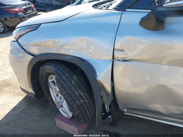 Toyota Highlander Le 2024 5TDKDRAH7RS550067 Image 6