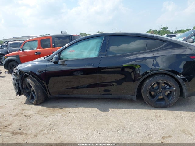 Tesla Model Y 2026 7SAYGDEDXTA690167 Image 13