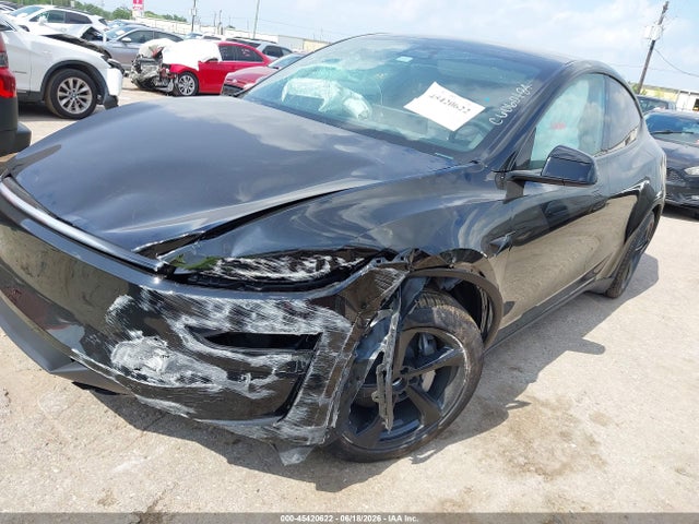 Tesla Model Y 2026 7SAYGDEDXTA690167 Image 2