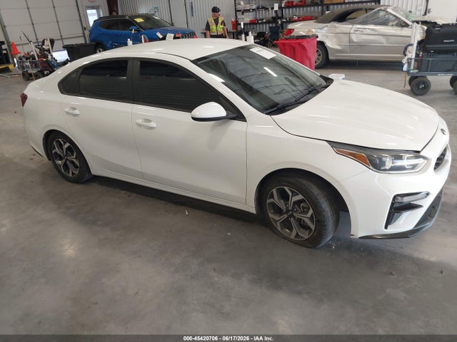 2019 3KPF24AD6KE061277 main image