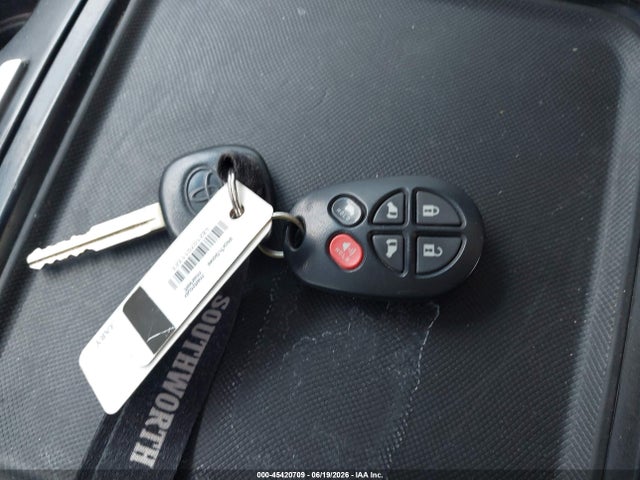 5TDXK3DC3FS565220 Toyota Sienna Se 8 Passenger