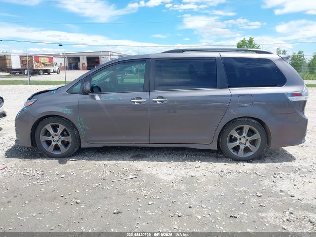 5TDXK3DC3FS565220 Toyota Sienna Se 8 Passenger
