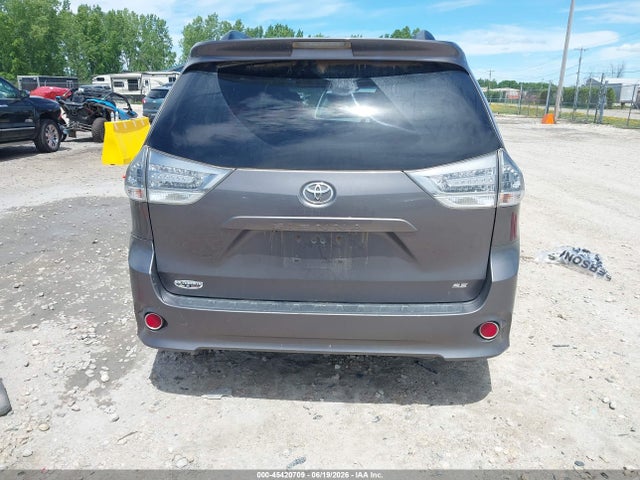 5TDXK3DC3FS565220 Toyota Sienna Se 8 Passenger