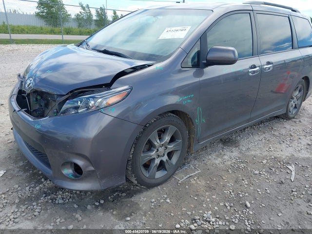 5TDXK3DC3FS565220 Toyota Sienna Se 8 Passenger