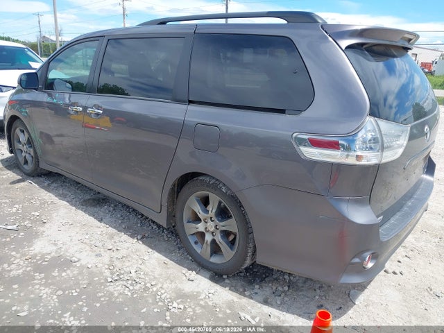 5TDXK3DC3FS565220 Toyota Sienna Se 8 Passenger