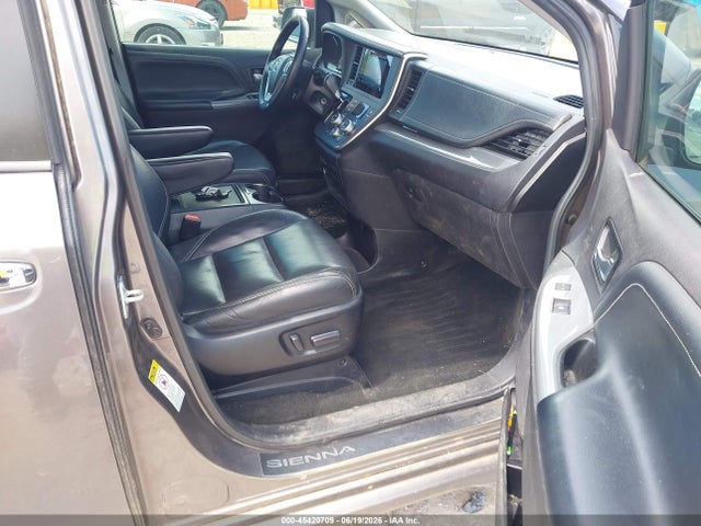 5TDXK3DC3FS565220 Toyota Sienna Se 8 Passenger