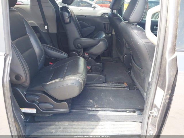 5TDXK3DC3FS565220 Toyota Sienna Se 8 Passenger