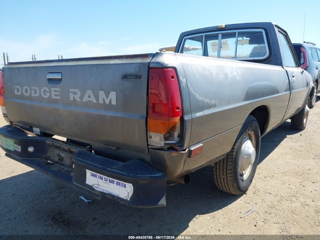 45420768 :رقم المزاد ، JB7FP24D4GP107441 vin ، 1986 Dodge D50 Custom مزاد بيع