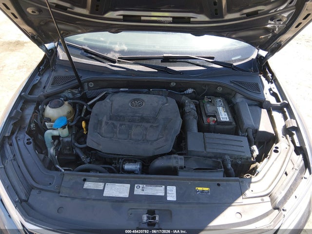 1VWBA7A31JC049728 Volkswagen Passat 2.0t Se