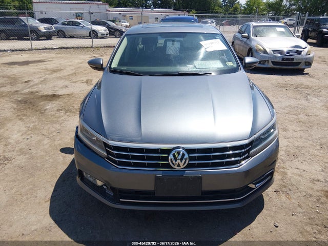 1VWBA7A31JC049728 Volkswagen Passat 2.0t Se