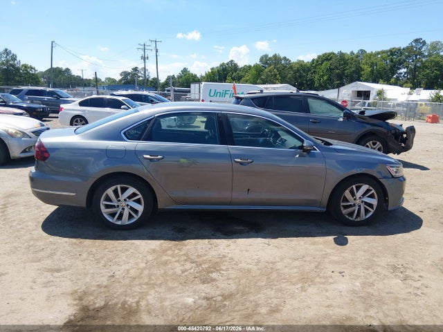 1VWBA7A31JC049728 Volkswagen Passat 2.0t Se