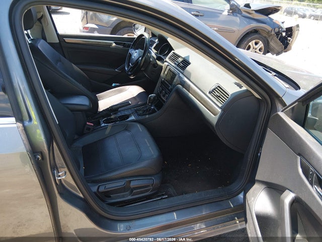 1VWBA7A31JC049728 Volkswagen Passat 2.0t Se