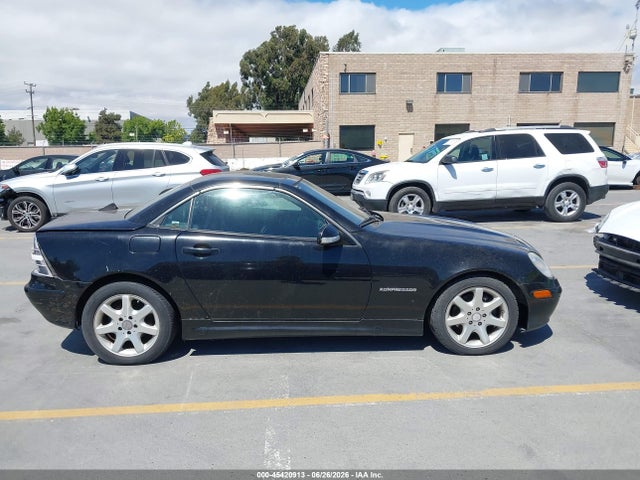 45420913 :رقم المزاد ، WDBKK49F32F238036 vin ، 2002 Mercedes-benz Slk 230 Kompressor مزاد بيع
