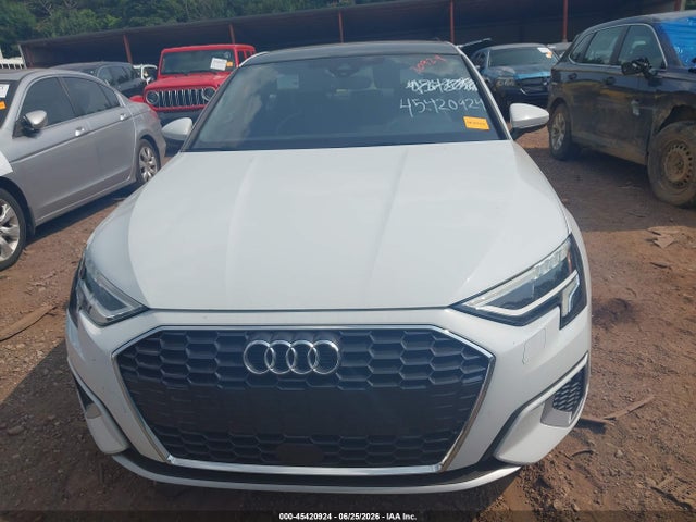 2024 Audi A3 Premium 40 Tfsi Front-wheel Drive S Tronic მანქანა იყიდება აუქციონზე, vin: WAUAUDGY6RA099553, აუქციონის ნომერი: 45420924